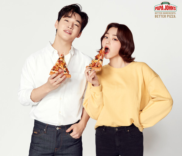 파파존스 피자 광고 모델, 헨리와 미나