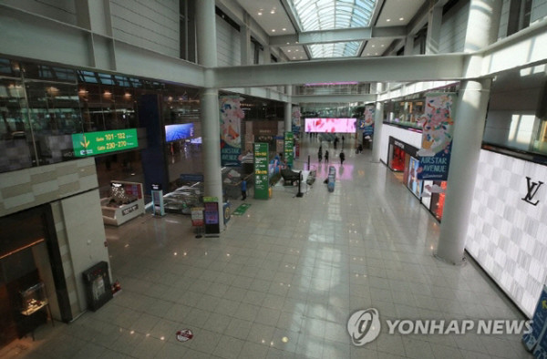 코로나19로 한산한 인천국제공항 제1여객터미널(T1) 면세점. /사진= 연합뉴스