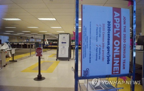 코로나19 재확산 우려로 대면 서비스를 중단한 미국 캘리포니아주 고용개발국(EDD)의 한 지사가 텅 비어 있다.[사진=UPI·연합뉴스]