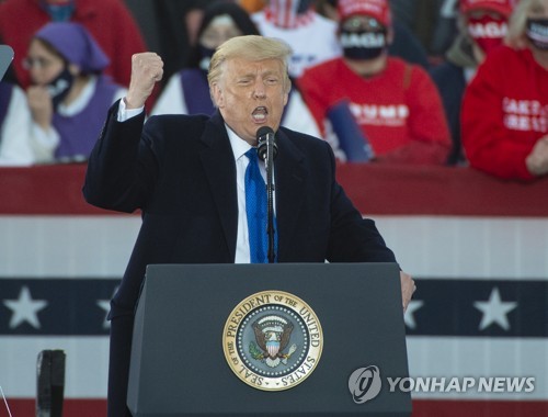 24일(현지시간) 미국 오하이오주 서클빌에서 유세 중인 도널드 트럼프 미국 대통령[사진=AP·연합뉴스]