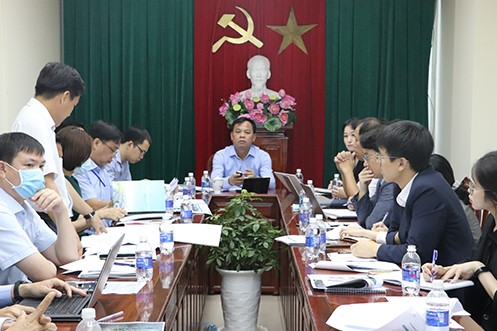 지난 30일(현지시각) 베트남 둥아니 년짝 인민위원회를 찾아 룽탄-푸호이 주거단지 사업에 대해 논의하는 태광비나 관계자들(오른쪽) /사진=년짝 인민위원회