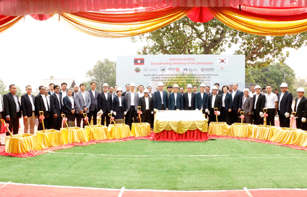 지난주 열린 라오스 사보나헷주 관개농업·농촌개발사업(IIARDP) 기공식. 라오스 농림부 장관과 대외경제협력기금(EDCF)을 지원한 한국수출입은행 관계자 등이 참석했다. /사진=라오스 농림부