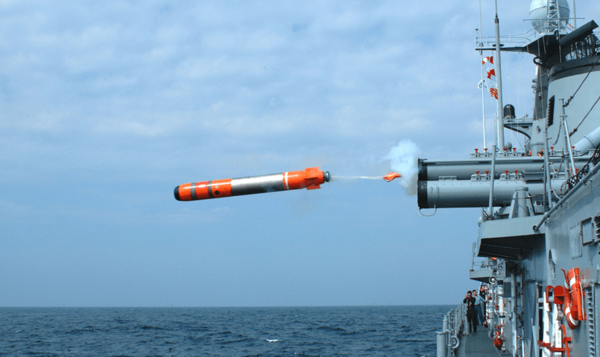 함정에서 발사되는 LIG넥스원의 청상어 어뢰 /사진=LIG넥스원