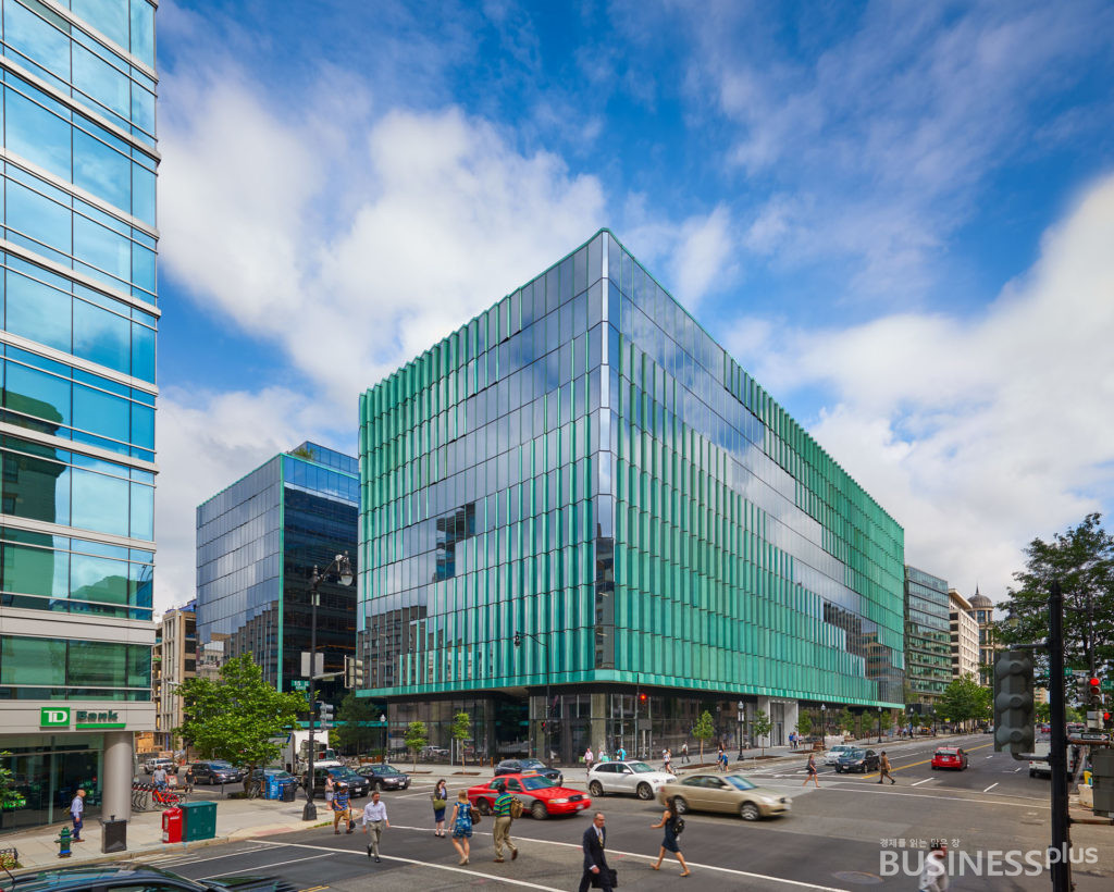 미국 워싱턴DC 중심상업지구에 있는 워싱턴포스트 옛 사옥을 재건축한 미드타운센터빌딩. 하나금융투자와 이지스자산운용이 이 빌딩 지분 49%를 인수했다. /사진=카프로퍼티스 