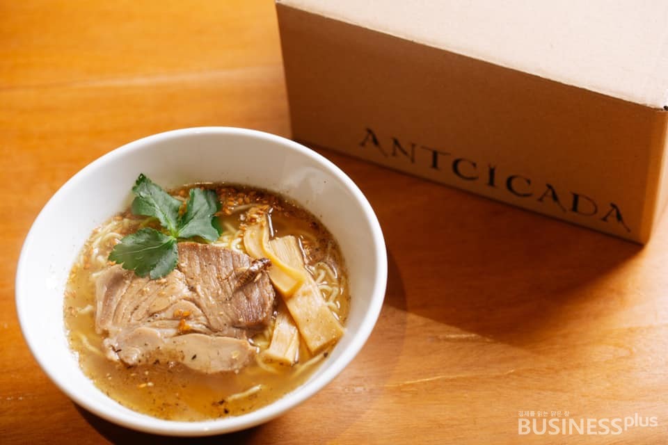 귀뚜라미로 국물을 우린 라면 /사진=안토시카다