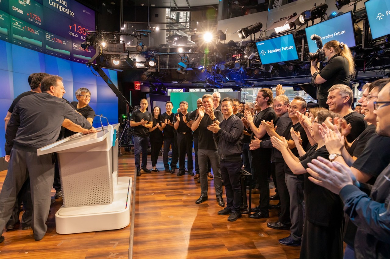 미국 증시 나스닥 상장을 축하하는 패러데이 퓨처 임직원들 /사진=패러데이 퓨처