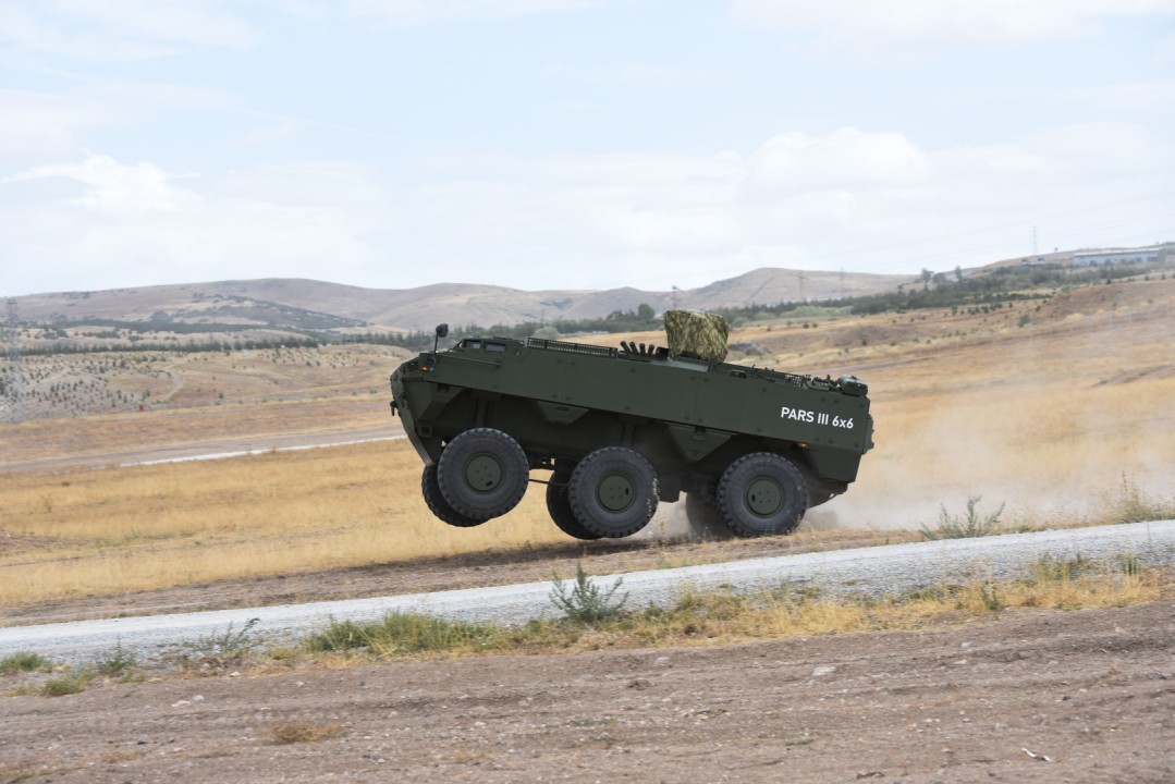 터키 방위산업 업체 FNSS가 개발한 6x6 차륜형 장갑차 파르스 주행 모습 /사진=FNSS