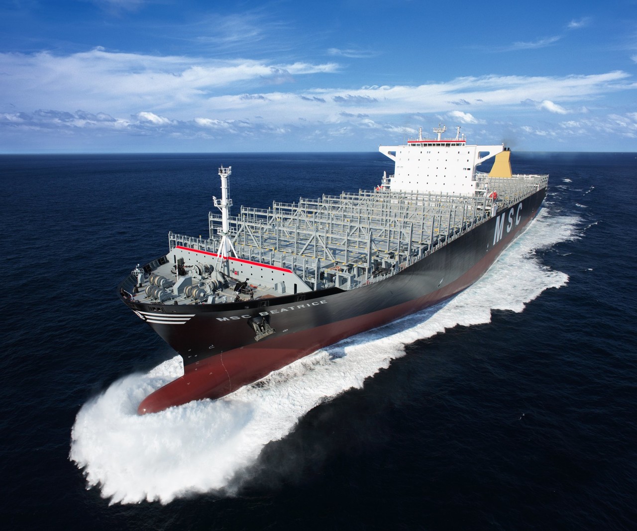 삼성중공업이 건조한 초대형 컨테이너선. 삼성중공업은 2024년을 목표로 이산화탄소를 배출하지 않는 암모니아 추진 선박을 개발 중이다. /사진=삼성중공업