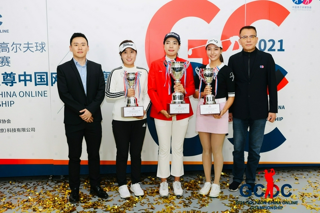 왼쪽부터 박성봉 골프존차이나 대표이사, 골프선수 장징원, 옌판판, 왕신잉, 팡정 중국골프협회 사무총장. /사진=골프존차이나