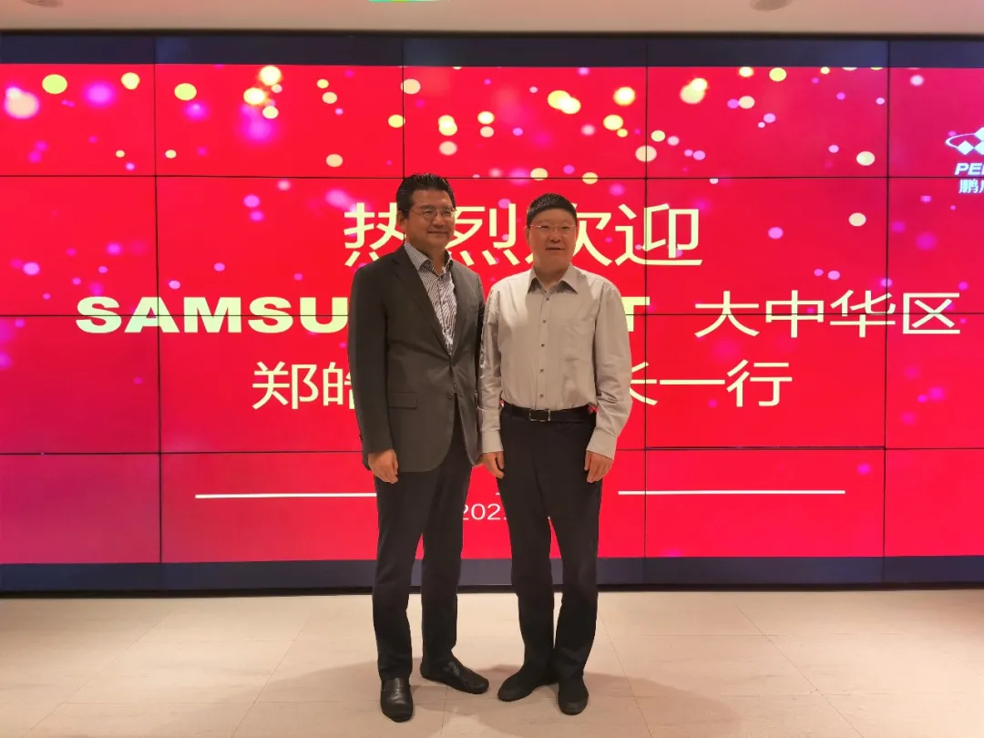 지난 11일 중국 펑신글로벌자원을 방문한 정호영 삼성물산 상사부문 중국총괄 겸 상하이법인장(상무, 왼쪽)이 왕진딩 펑신글로벌자원 사장과 기념촬영을 하고 있다. /사진=펑신글로벌자원