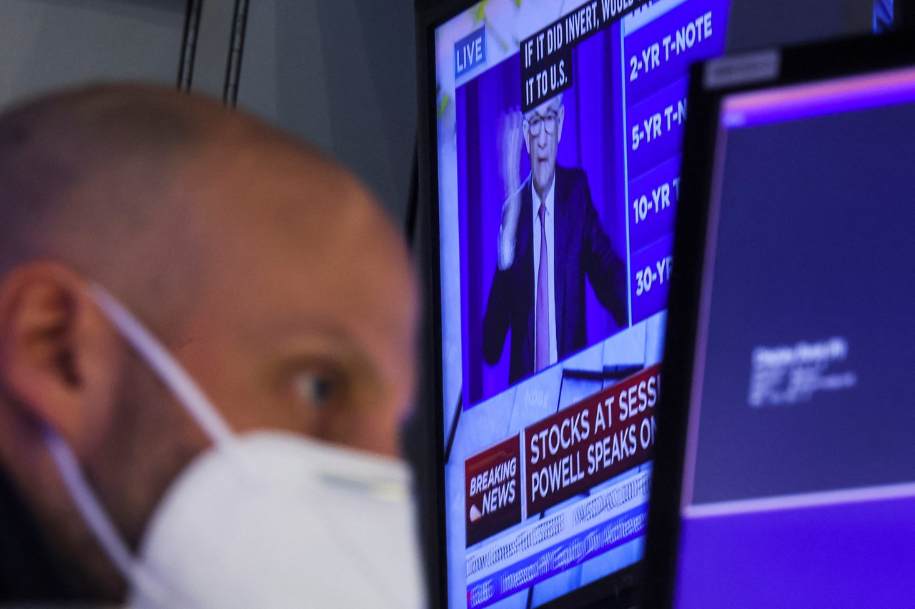 26일(현지시간) 미국 뉴욕증권거래소(NYSE) 모니터에 비친 제롬 파월 미국 연방준비제도(Fed) 의장/사진=로이터연합뉴스