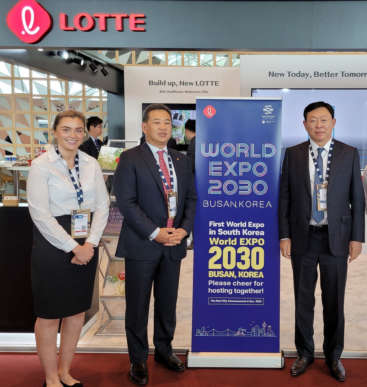 신동빈 롯데 회장(오른쪽)이 아일랜드 더블린에서 열린 CGF에 참석해 2030부산세계박람회 유치 홍보활동을 펼쳤다. / 사진 = 롯데지주