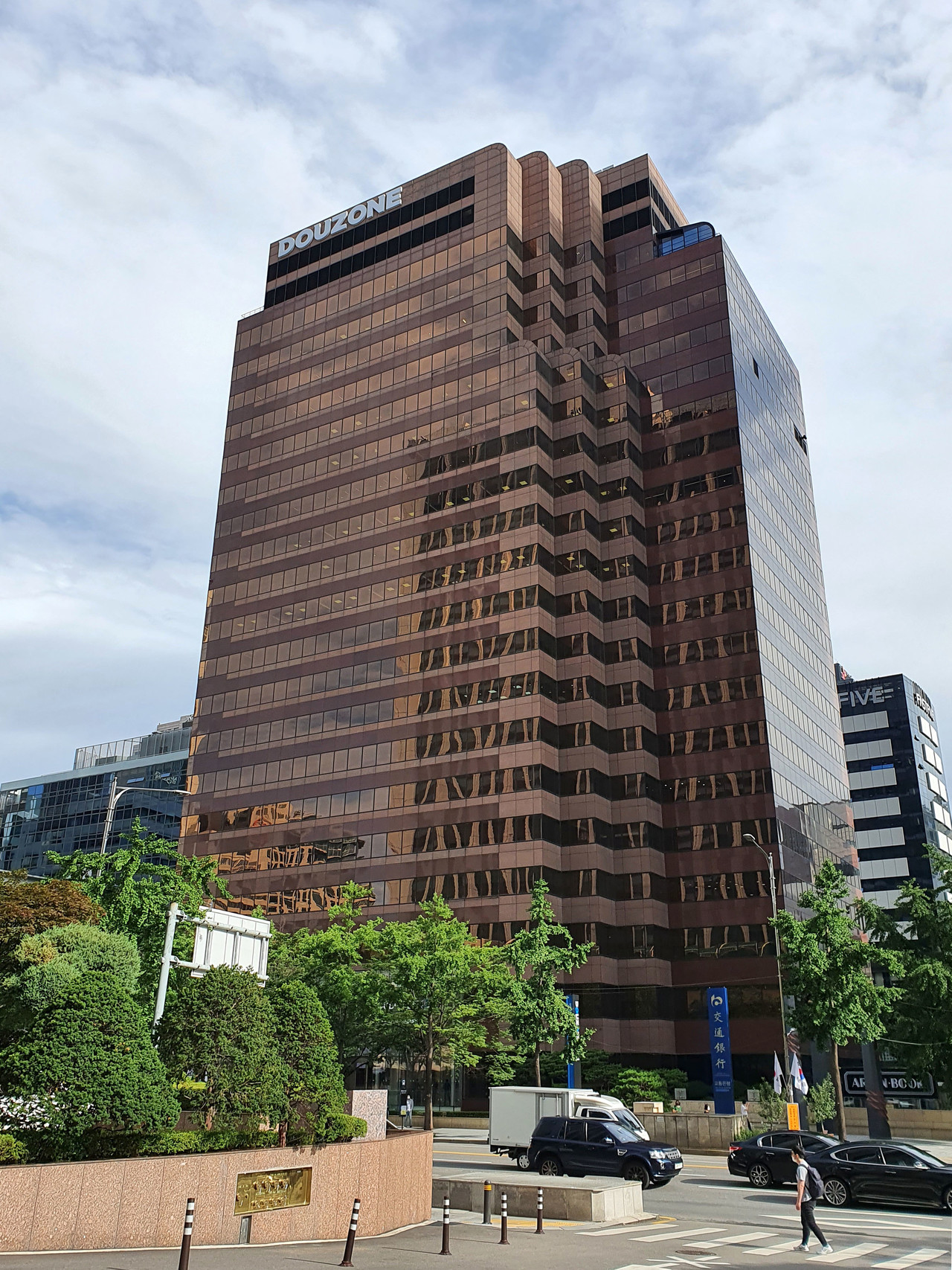 더존비즈온 을지타워 전경. / 사진 = 더존비즈온