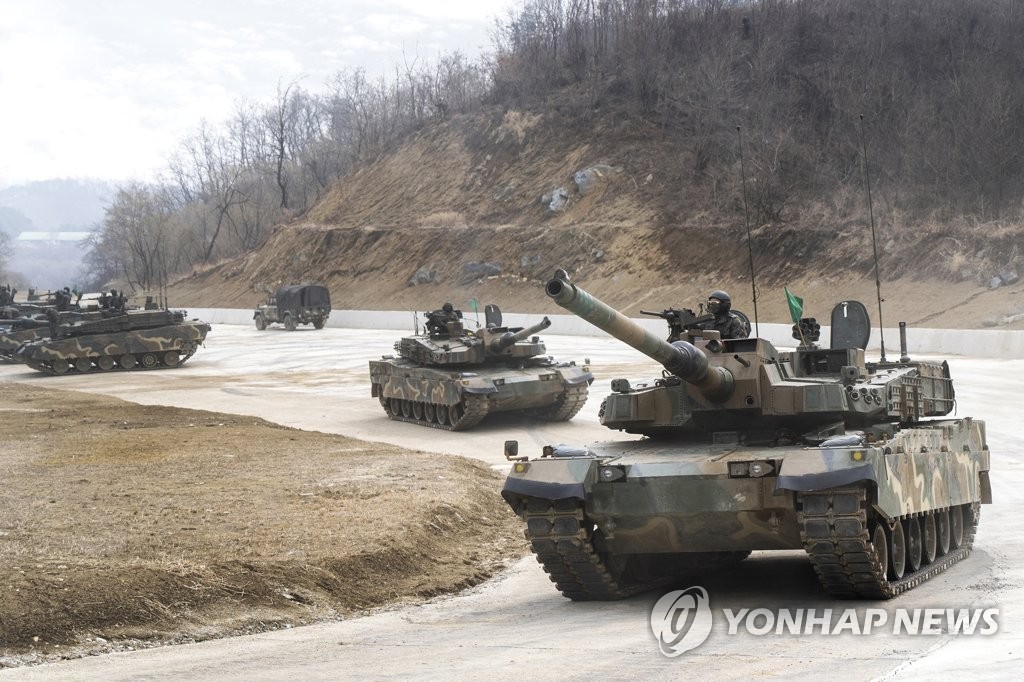 전술기동 훈련 중인 K2 전차 / 사진=연합뉴스