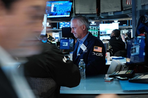 뉴욕증권거래소 내부객장 트레이더들/사진=연합뉴스