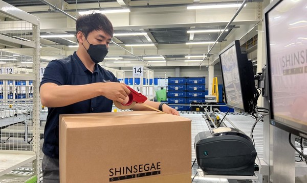 카드사들이 11월 블랙프라이데이 시즌을 맞아 해외직구 결제 혜택을 제공하는 이벤트를 연다 / 사진=연합뉴스