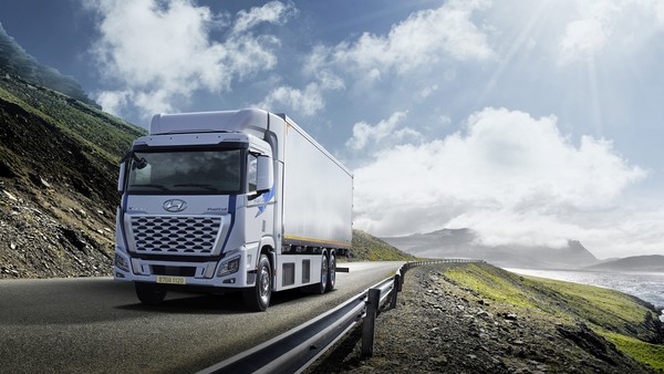 엑시언트 수소전기트럭 6x4 윙바디 / 사진=현대차