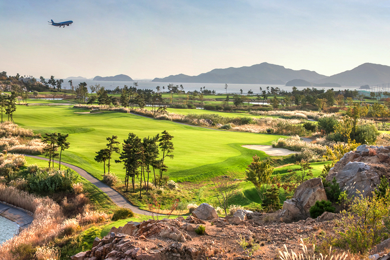 인천 영종도 스카이72 골프장 하늘 코스 봄 전경 / 사진=스카이72 골프장 웹사이트