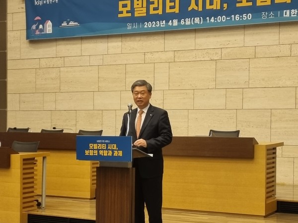 허창언 보험개발원 원장이 6일 열린 '모빌리티 시대, 보험의 역할과 과제'세미나에서 축사를 하고 있다. / 사진=김지연 기자