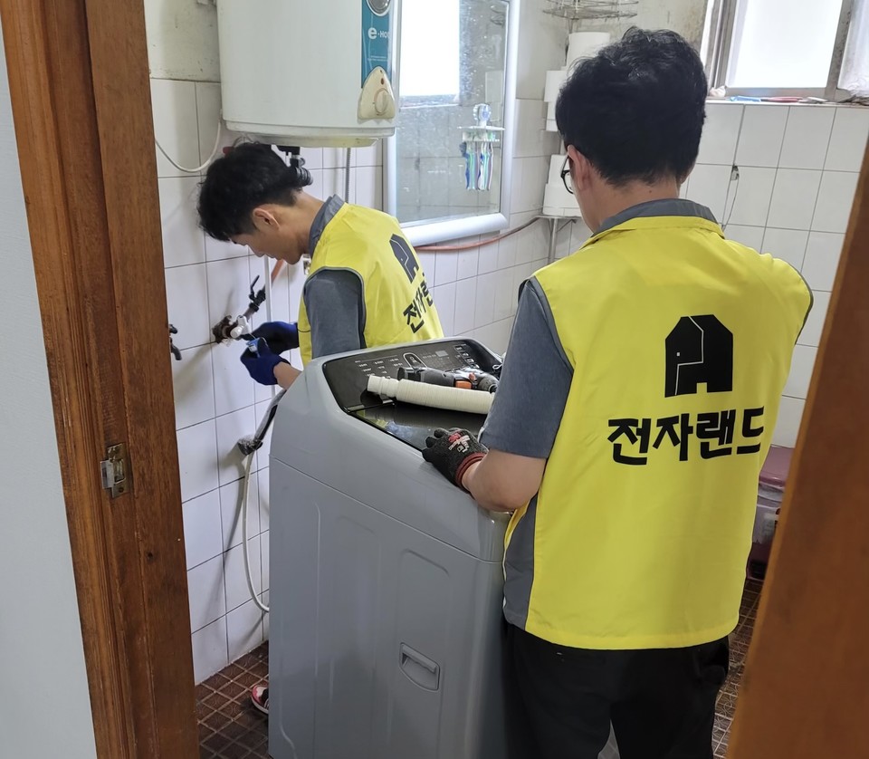 전자랜드 코끼리 봉사단 / 사진=전자랜드