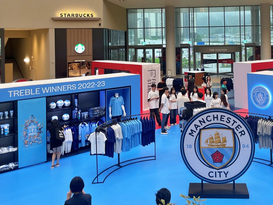 롯데프리미엄아울렛 타임빌라스에 열린 풋볼 스탠다드 팝업스토어 전경. / 사진=롯데아울렛