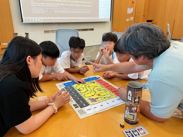 포스코이앤씨는 미래세대가 건강한 사회구성원으로 성장할수있도록 인천아동청소년그룹홈협의회 학생들과 포스코인재창조원에서 퓨처리더스캠프를 진행하고있다. /사진=포스코이앤씨