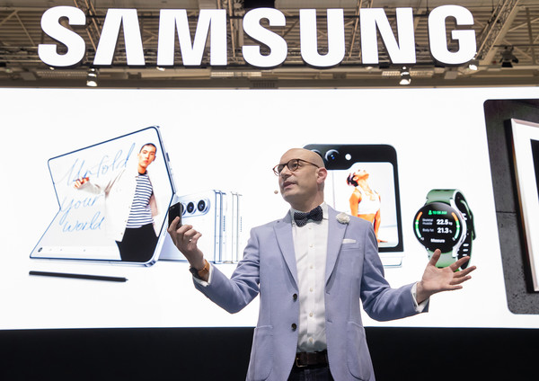 8월 31일(현지시간) 독일 베를린에서 열리는 유럽 최대 가전전시회 'IFA 2023'의 '삼성 프레스 컨퍼런스'에서 삼성전자 구주총괄 마케팅팀장 벤자민 브라운 상무가 '갤럭시 Z 플립5'와 '갤럭시 Z 폴드5'의 유럽 초기 판매가 신기록을 달성하고 있다고 밝혔다. /사진=삼성전자