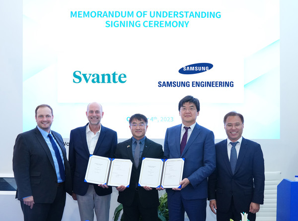 삼성엔지니어링 남궁 홍 사장(가운데)과 스반테 클로드 르터노 사장(왼쪽 두번째) 등 양사 경영진이 기념 촬영하고 있다. /사진=삼성엔지니어링