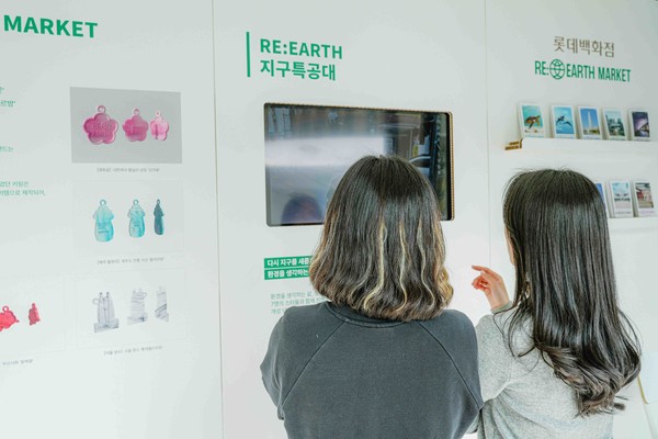 성수동 리얼스마켓 프로그램에 참여하는 참가자 / 사진=롯데백화점