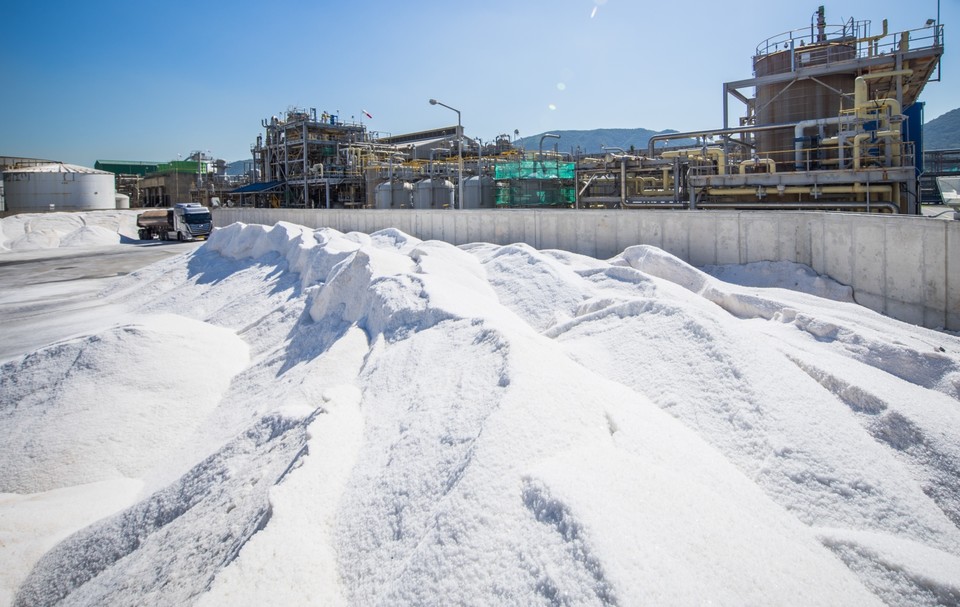 한화솔루션 여수 사업장 내 가성소다 제조시설 전경 / 사진=한화솔루션