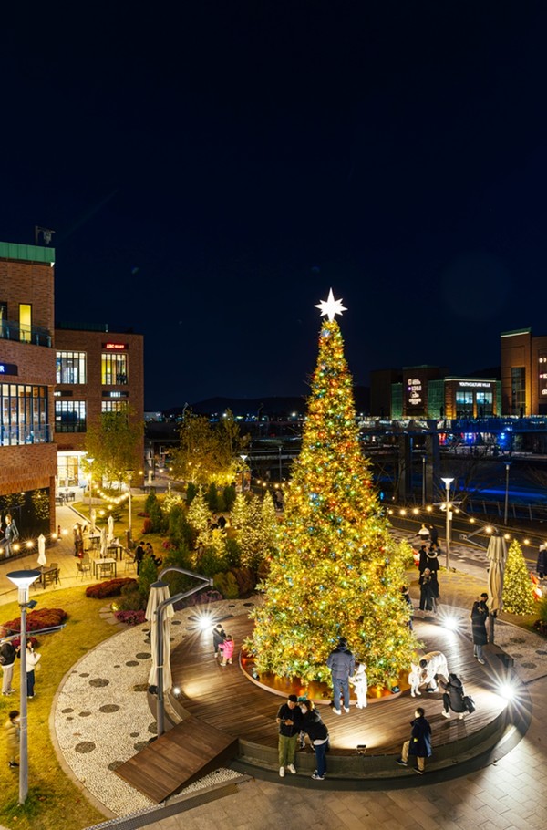 롯데프리미엄아울렛 파주점 크리스마스 트리 / 사진=롯데백화점