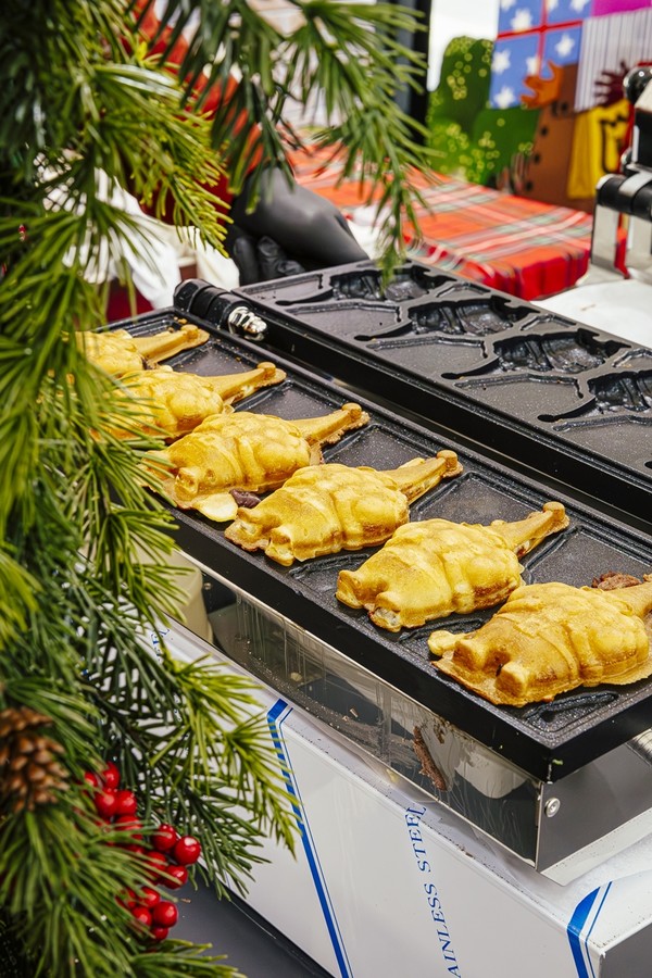 롯데프리미엄아울렛 파주점 그랑마르쉐 산타요정 붕어빵 / 사진=롯데백화점