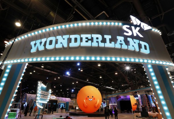 SK그룹이 9일(현지시간) 미국 라스베이거스에서 열리는 'CES 2024'에서 세계 최고 수준의 탄소감축과 AI(인공지능)기술을 공개한다./ 사진=SK그룹