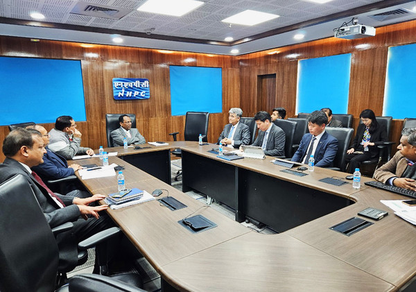 정원주 회장과 NHPC(National Hydroelctric Power Corporation) 경영진이 지난 1일 면담하는 모습. /사진=대우건설