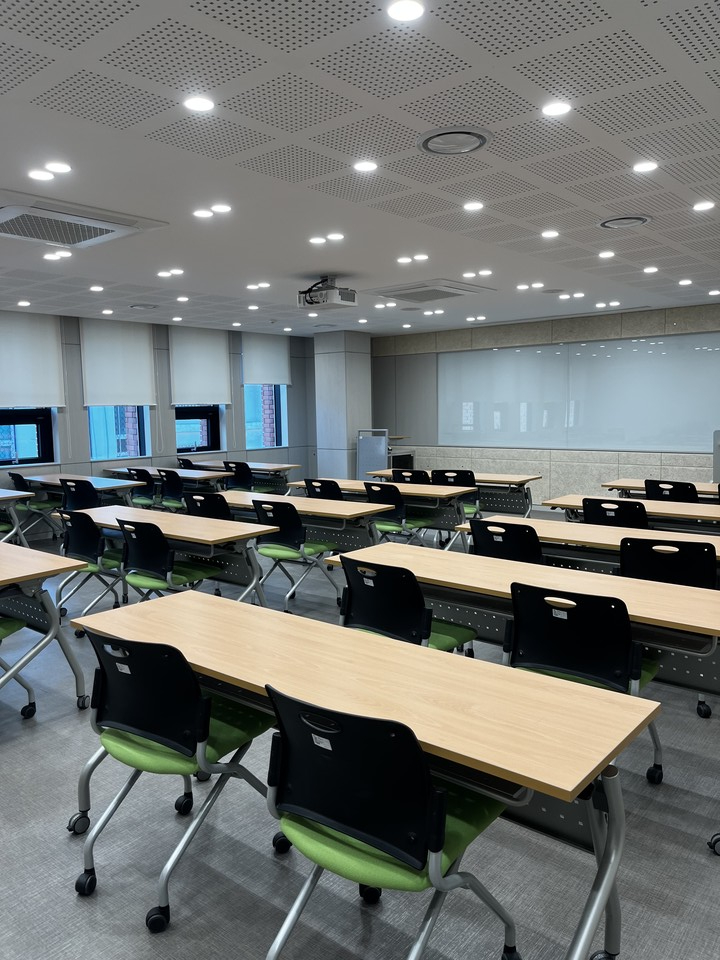 '대전중장년지원센터' 강의실 전경. / 사진=하나은행