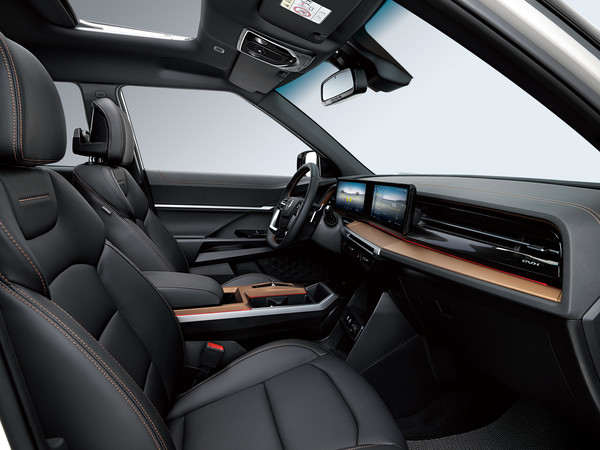 KGM 토레스 EVX 밴 블랙 인테리어. /사진=KG 모빌리티