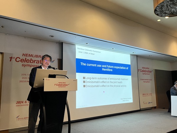 시마 미도리 교수가 예방요법으로 헴리브라를 장기간 투약할 경우 관절 건강에 끼치는 이점과 운동시 출혈관리 결과 등에 대해 설명하고 있다. / 사진=JW중외제약