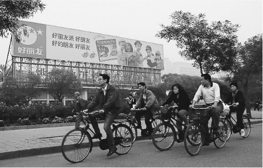 중국 첫 옥외광고 / 사진=오리온