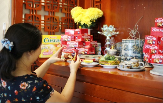 베트남 제사상에 오른 초코파이 / 사진=오리온