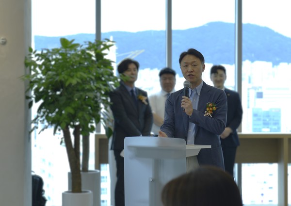지난 21일 진행된 '원더 하이브 부산' 개소식에서 롯데손해보험 이은호 대표이사 사장이 인사말을 하고 있다. /사진=롯데손해보험