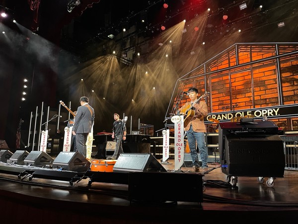 '그랜드 올 오프리' 무대에 선 컨트리공방. / 사진=컨트리공방