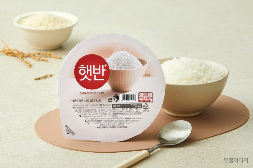 [스테디셀러+]'집밥을 사먹는다고?'…HMR 밥시장 키운 '햇반'