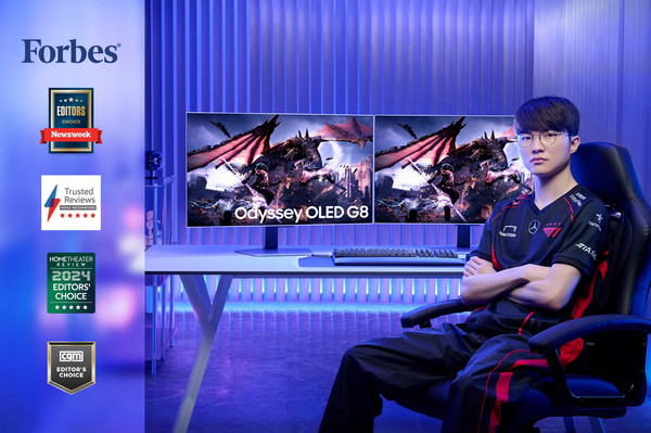 T1 페이커 선수가 삼성전자 OLED 게이밍 모니터 '오디세이 OLED G8(G80SD)'을 소개하고 있다. /사진=삼성전자