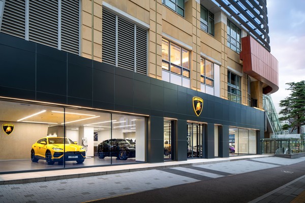 오토모빌리 람보르기니가 경기도 성남시 분당에 새롭게 전시장을 오픈했다./사진=람보르기니