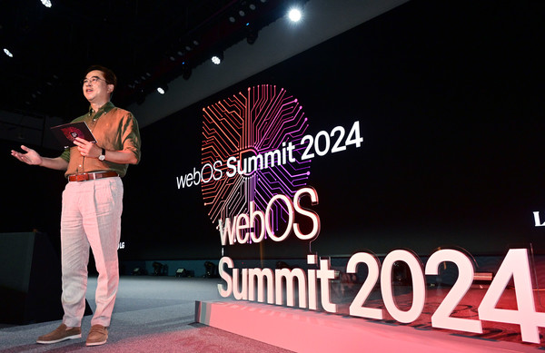 LG전자가 27일 인천 파라다이스 호텔에서 'webOS 서밋(Summit) 2024'를 개최했다. 사진은 webOS 플랫폼 사업의 지난 성과와 중장기 사업 전략 및 미래비전 등을 발표하는 박형세 HE사업본부장. /사진=LG전자