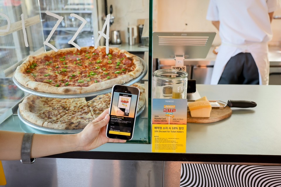 올해 다빈치모텔은 스트리트 협업 매장을 총 36곳으로 크게 확대함으로써 이태원 일대를 북적이게 하는 지역 행사로 자리잡았다. / 사진=현대카드