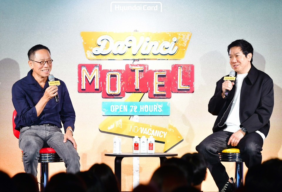 정태영 현대카드 부회장(왼쪽)과 이상엽 현대자동차 부사장은 디자인을 대하는 태도에 대한 진솔한 토크로 관객들의 호응을 얻었다. / 사진=현대카드