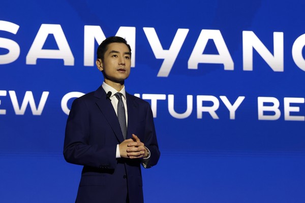 김건호 삼양홀딩스 전략총괄 사장이 창립 100주년 기념식에서 삼양그룹 미래 비전을 발표하고 있다. / 사진=삼양그룹