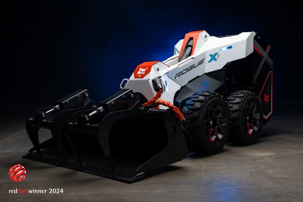 두산밥캣의 무인 콘셉트 건설장비 로그X2가 레드닷 어워드 디자인콘셉트 부문 본상을 수상했다./사진=두산밥캣