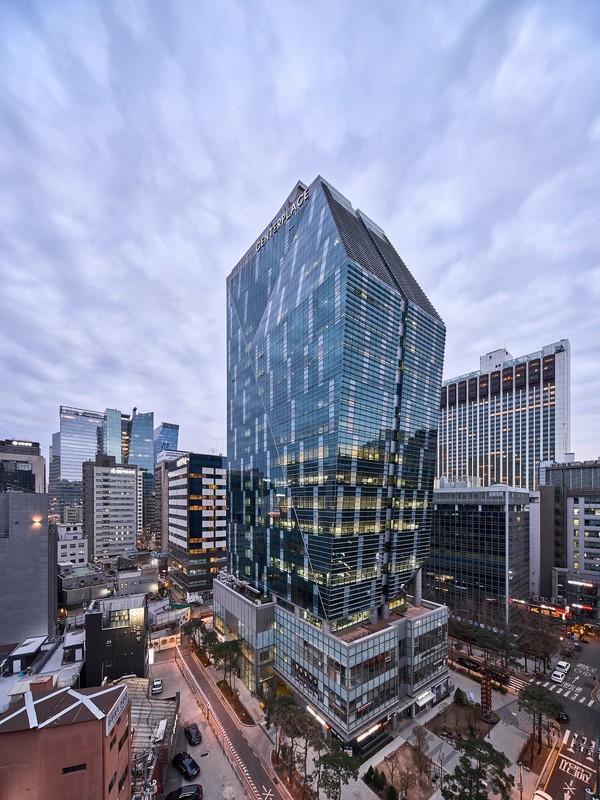 HL리츠운용이 서울시 중구에 위치한 오피스 빌딩 '센터플레이스'를 매입했다./사진=HL리츠운용